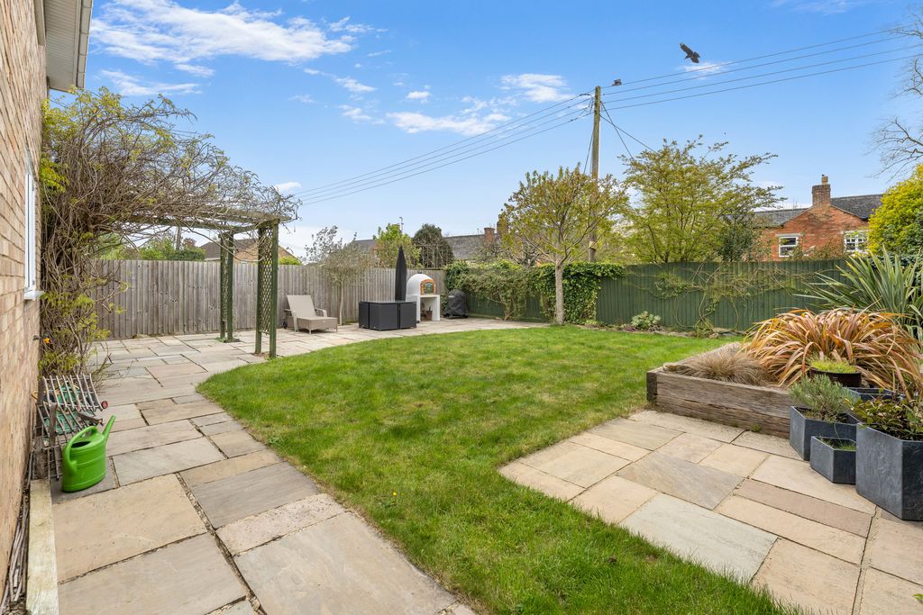 Gauntlets Close Bloxham